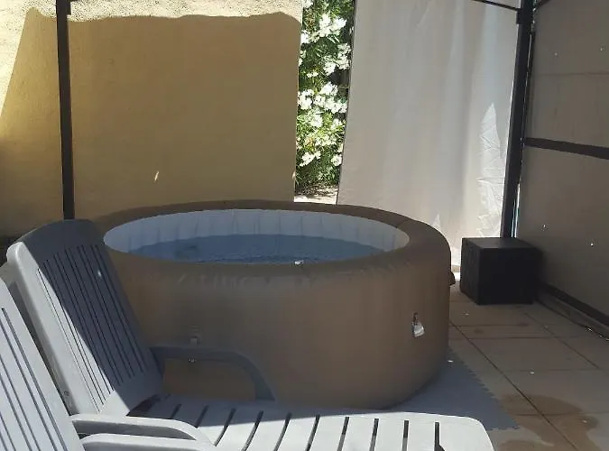 Un Coin En Provence * Villeneuve (Alpes-de-Haute-Provence)